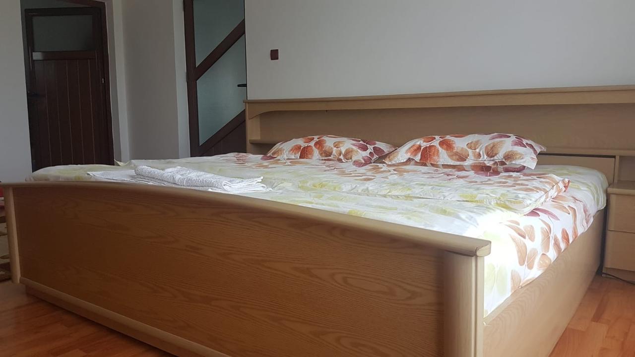 Casa De Vacanta Madalina Novaci-Străini Екстериор снимка