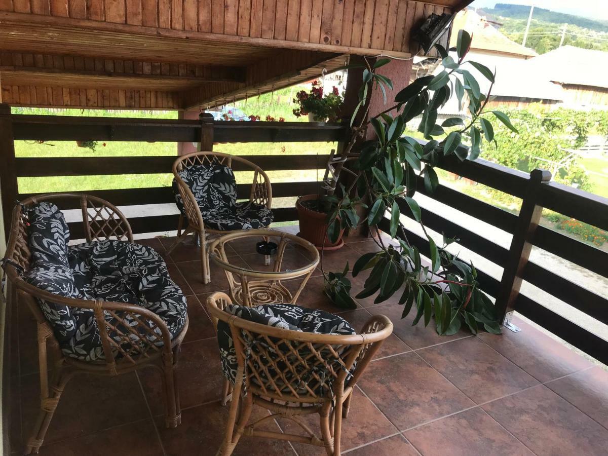 Casa De Vacanta Madalina Novaci-Străini Екстериор снимка