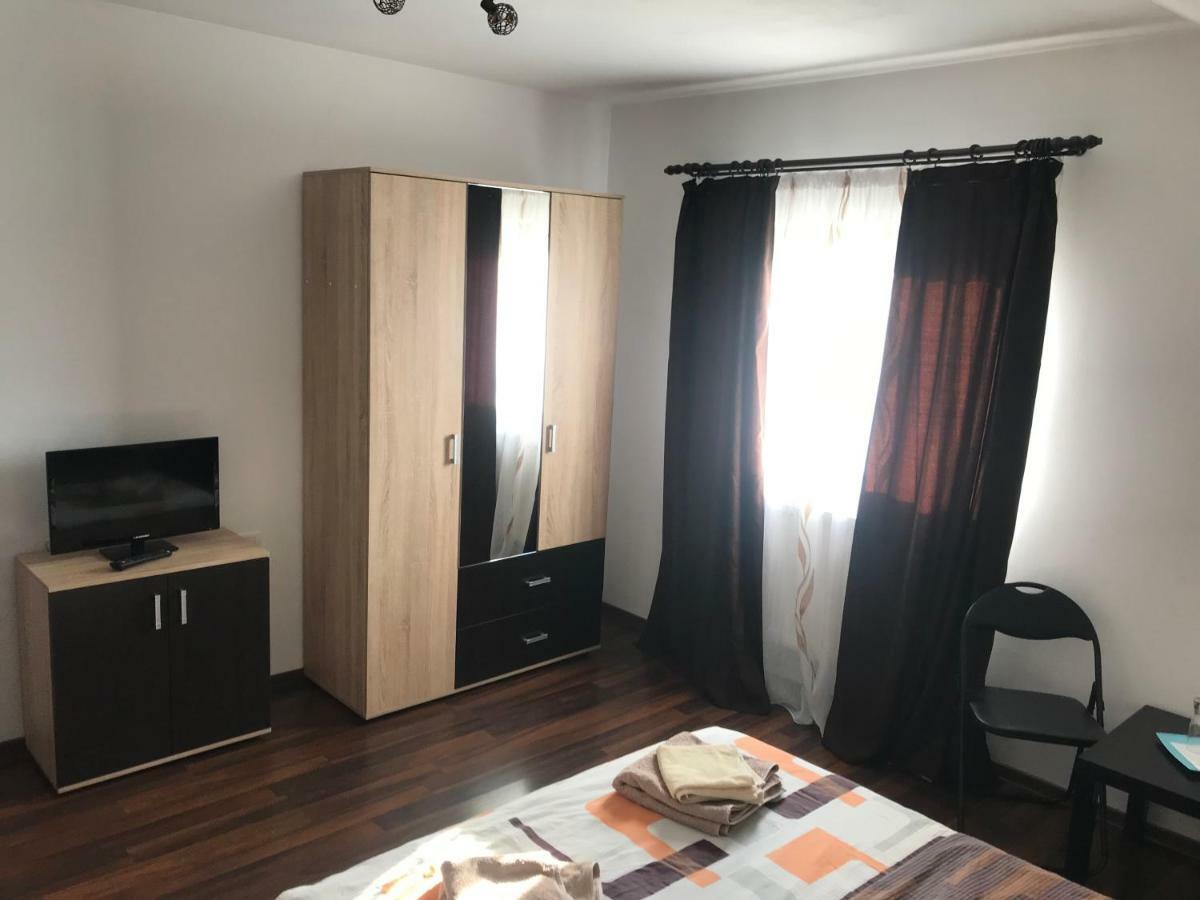 Casa De Vacanta Madalina Novaci-Străini Екстериор снимка