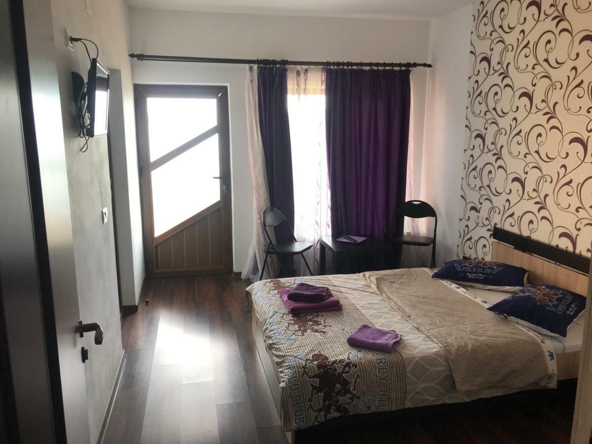 Casa De Vacanta Madalina Novaci-Străini Екстериор снимка