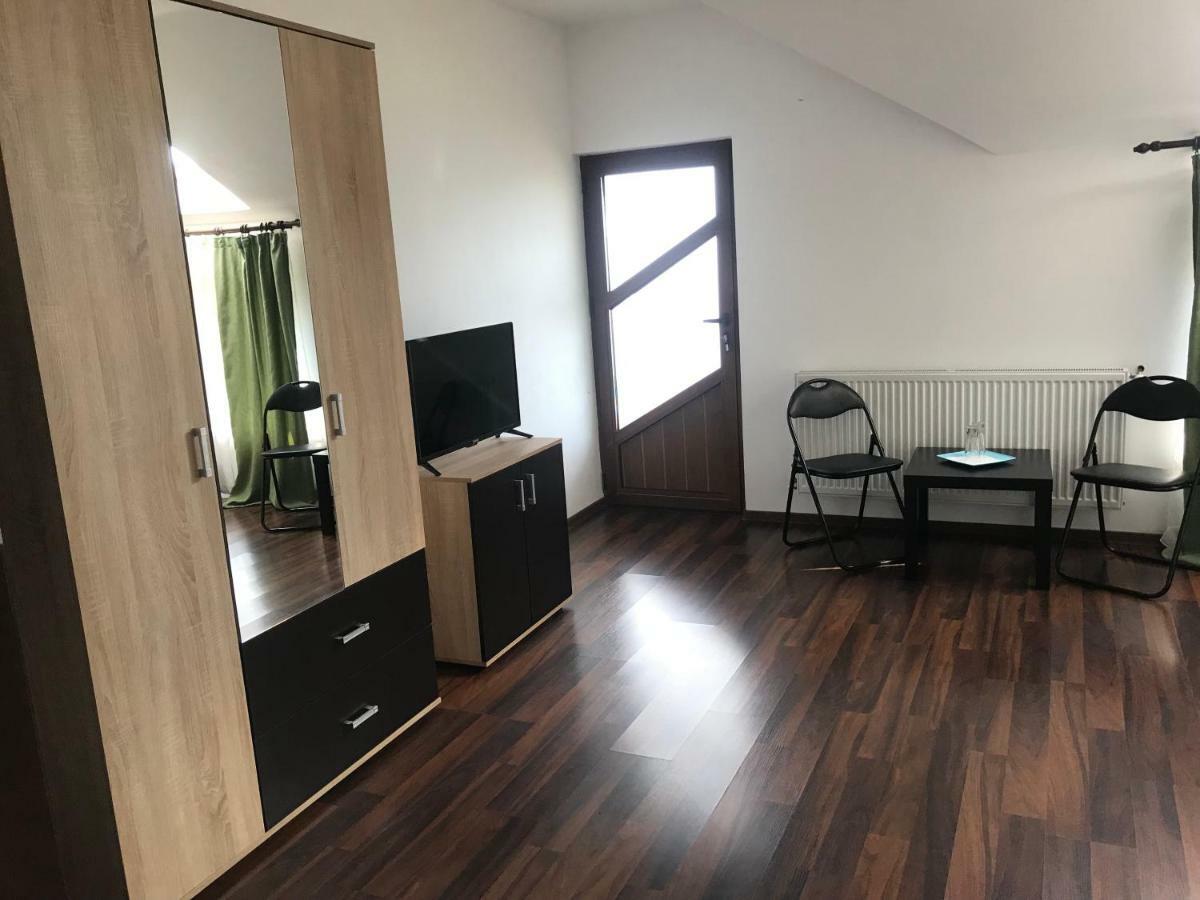 Casa De Vacanta Madalina Novaci-Străini Екстериор снимка